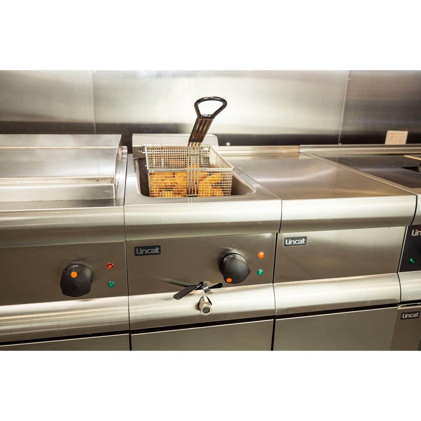 Lincat Silverlink 600 J6 Single Tank Single Basket Electric Fryer 9 Litres.