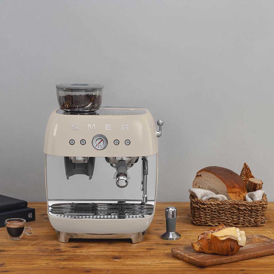 Smeg EGF03CRUK Retro Cream Espresso Coffee Machine With Grinder.