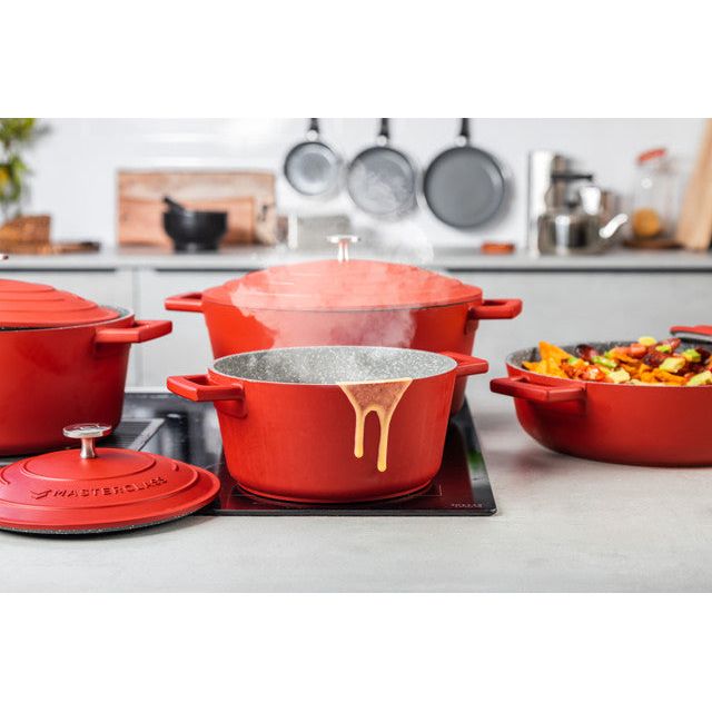 MasterClass Lightweight 4 Litre Red Casserole Dish With Lid - Cater-Connect Ltd