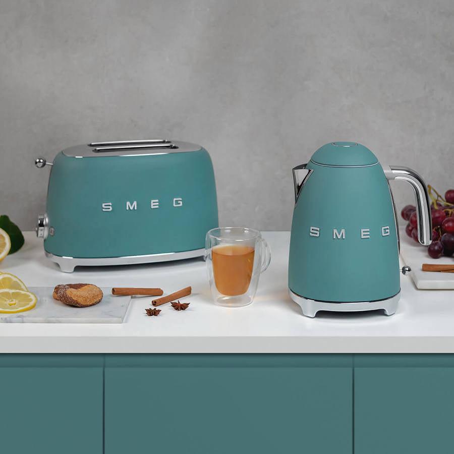 Smeg KLF03EGMUK Retro Matte Emerald Green Kettle 1.7 Litres.