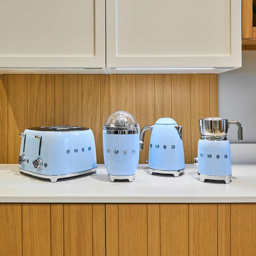 Smeg KLF03PBUK Retro Pastel Blue Kettle 1.7 Litres.