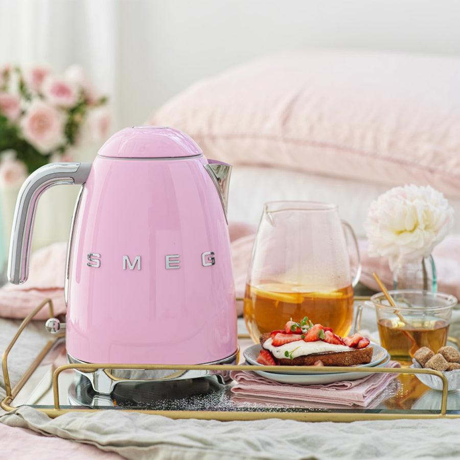 Smeg KLF03PKUK Retro Pink Kettle 1.7 Litres.