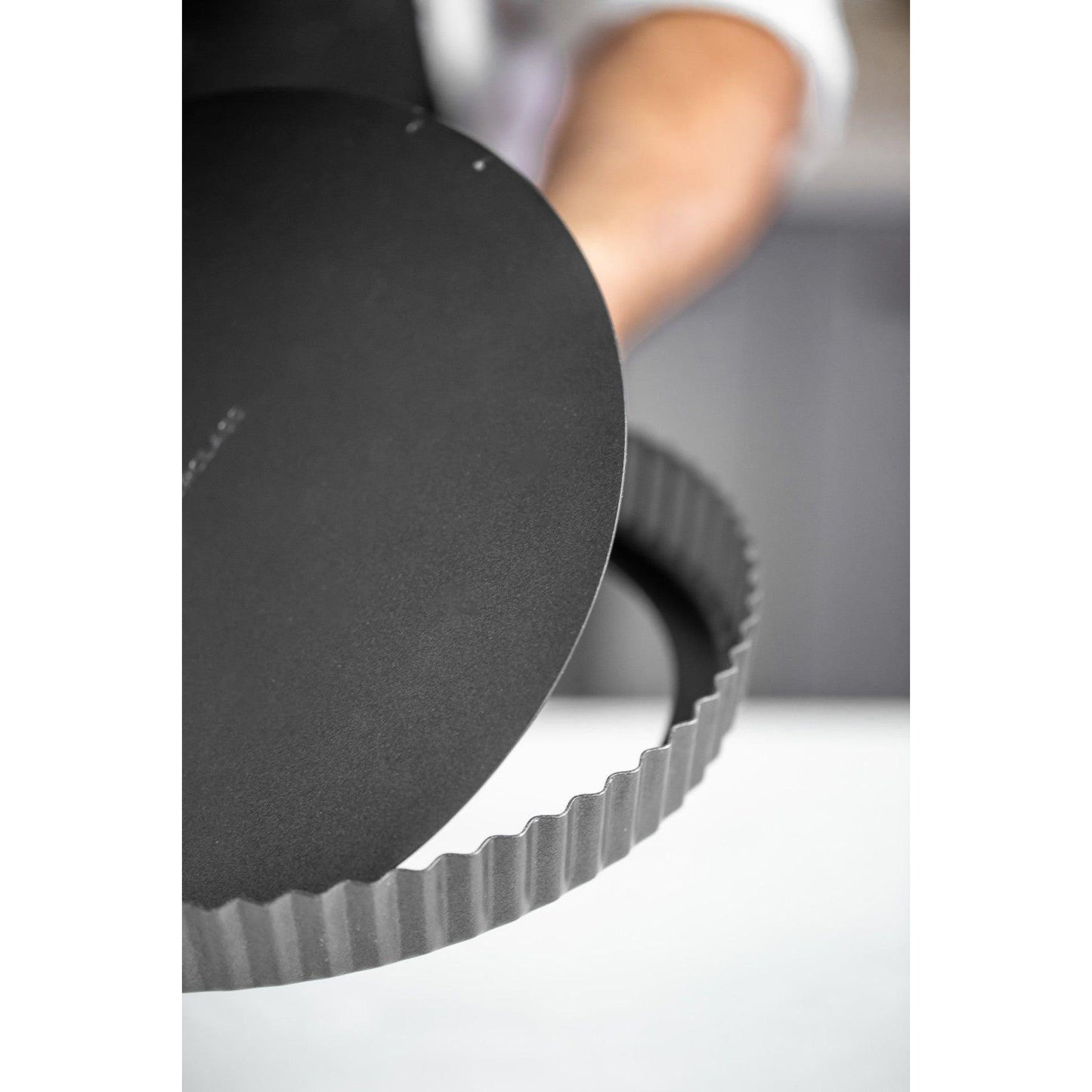 MasterClass KCMCHB100 Non-Stick Fluted Round Flan / Quiche Tin 28cm.