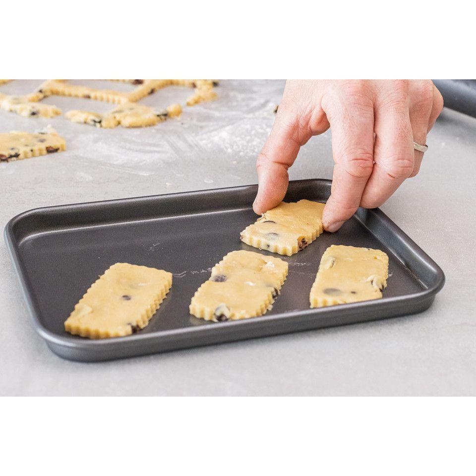 MasterClass KCMCHB54 Non-Stick Baking Tray 24cm x 18cm.