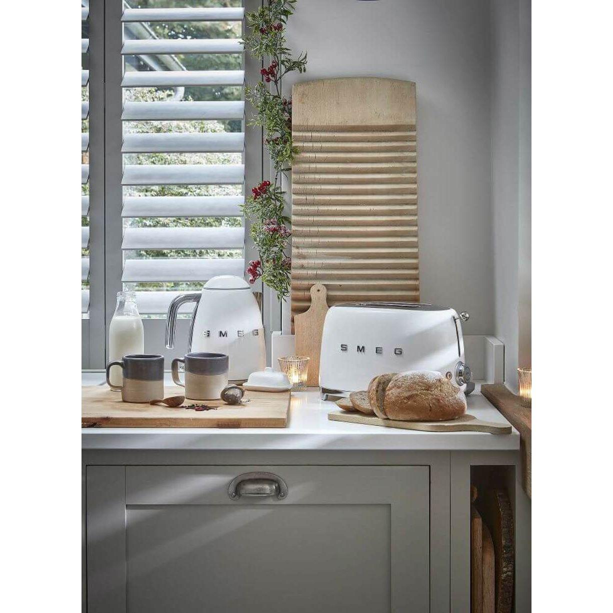 Smeg TSF01WHMUK Retro Matte White 2 Slice Toaster.