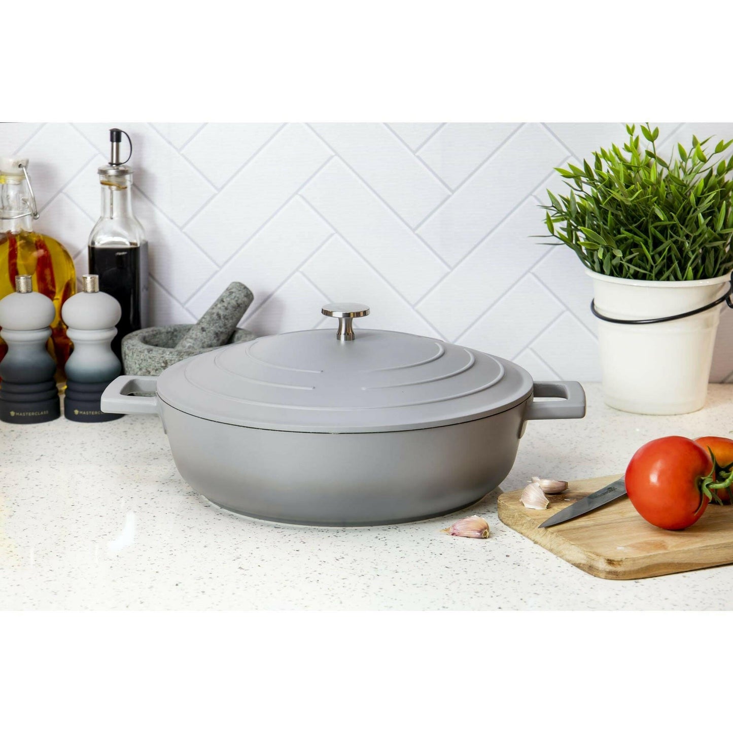 MasterClass Shallow 4 Litre Casserole Dish With Lid Ombre Grey.