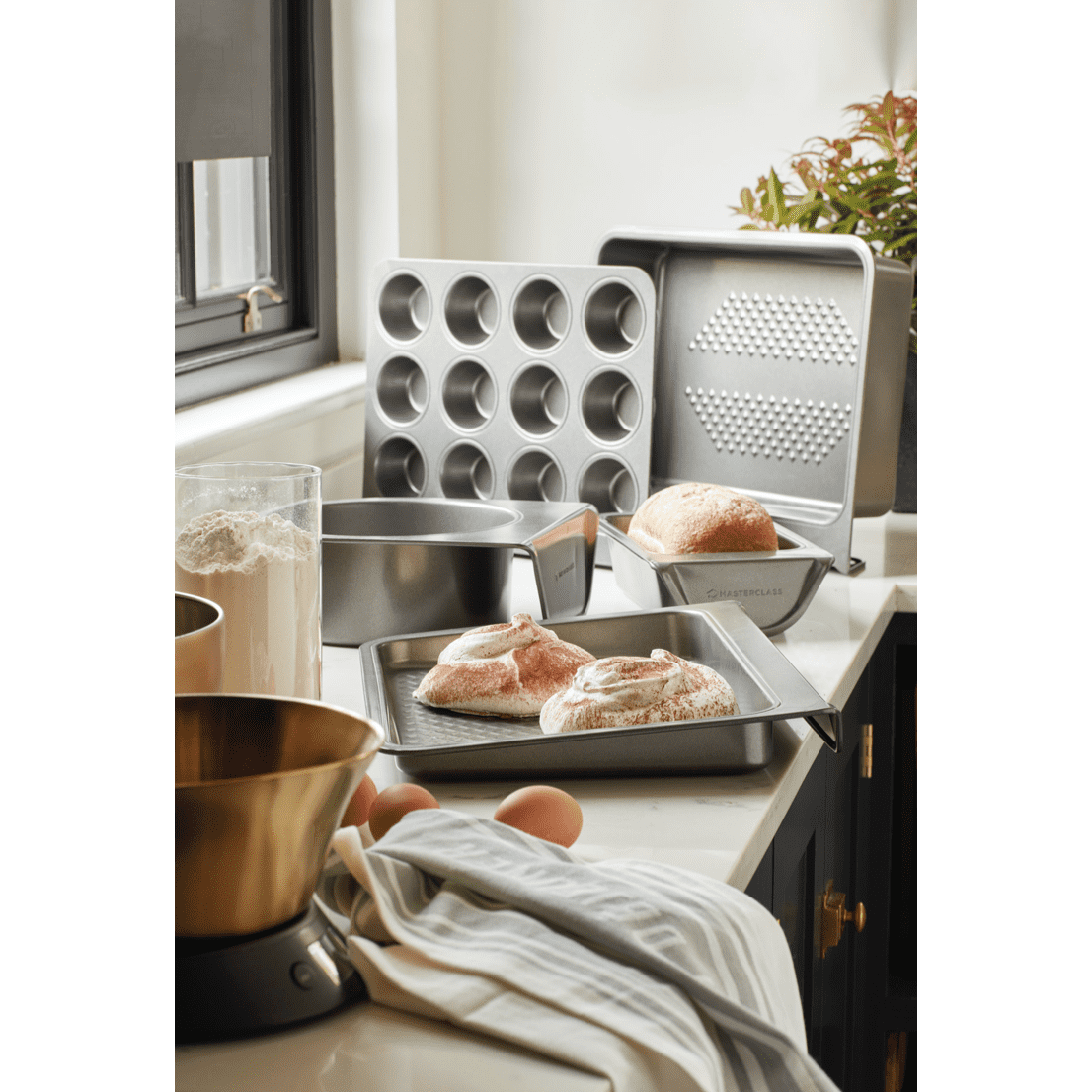 MasterClass Smart Stack Non-Stick Baking Tray 40cm x 31cm x 5cm.