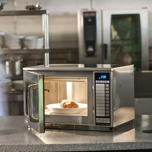 Sharp 1500W R22AT Microwave Oven.
